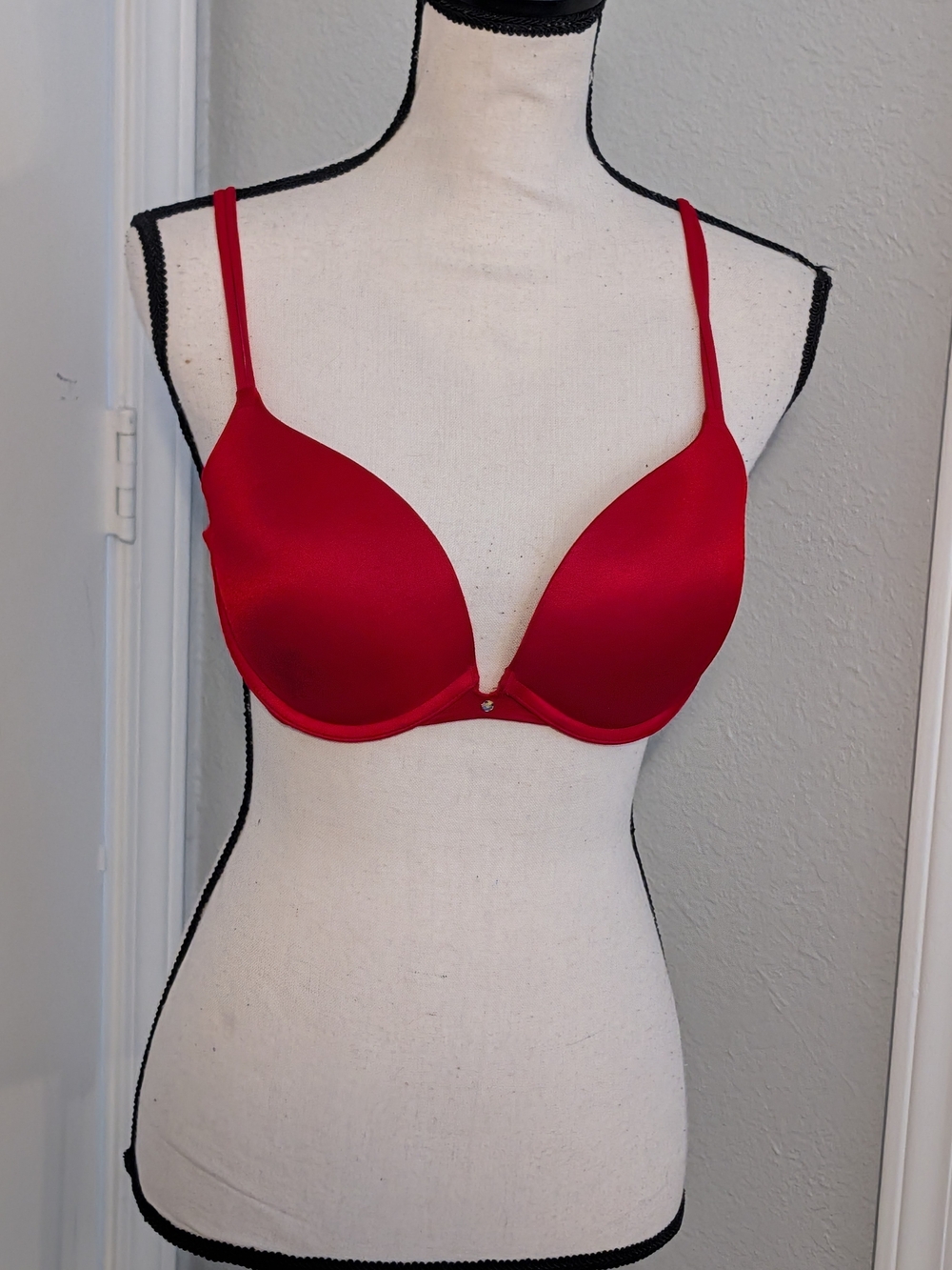 Victoria's Secret Very Sexy Red Plunge  Push-Up Bra
